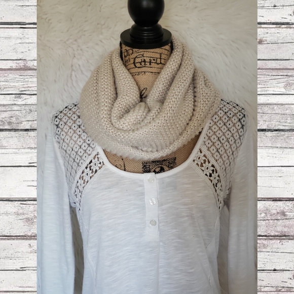Light Tan Knit Infinity Scarf! - Picture 1 of 2